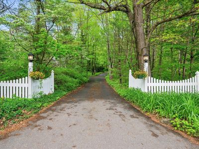 272 Stratton Brook Road, West Simsbury, CT, 06092