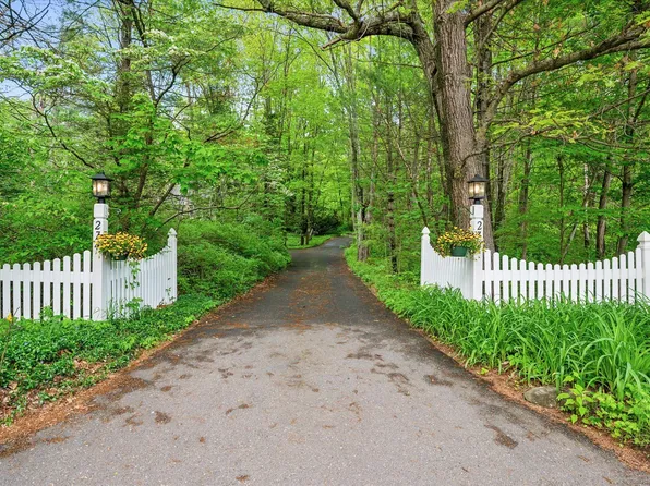 272 Stratton Brook Road, Simsbury, CT 06092