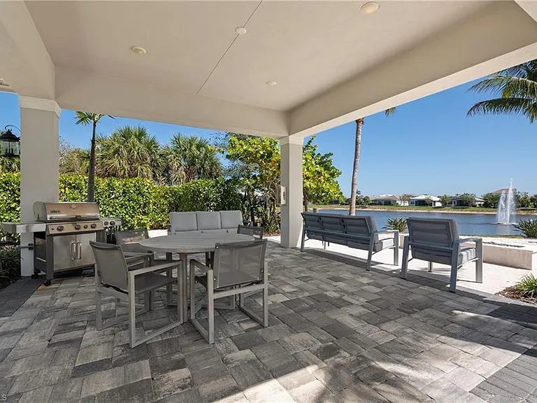 8897 Redonda Dr — Photo 32