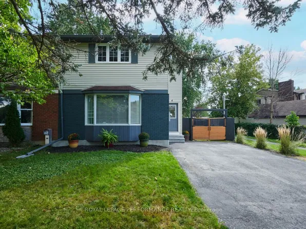 4 Winchester Dr, Ottawa, ON K2L 2C9