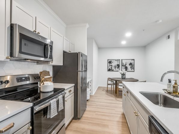 2300 Kathryn Ln APT 813