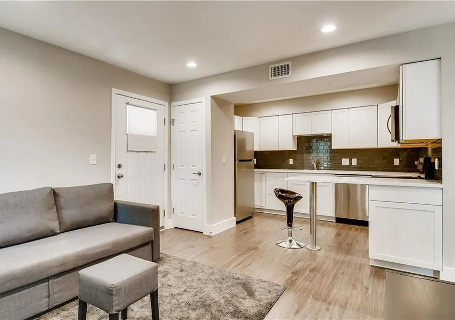 Furnished Studio in Central Austin, Texas — Photo 1