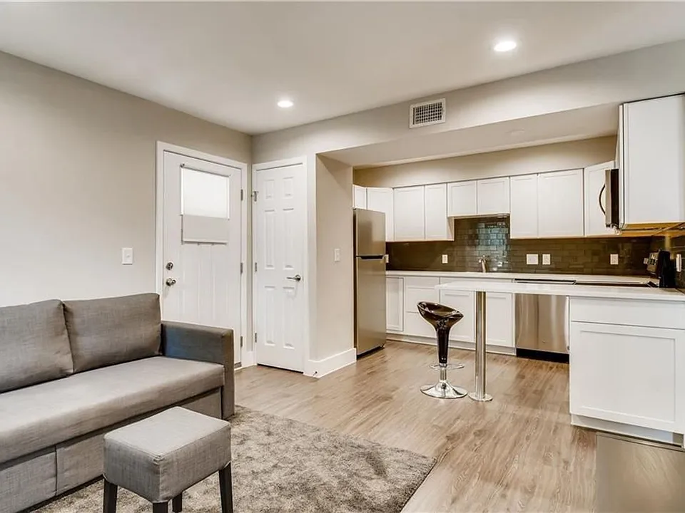 935 La Posada Dr #151