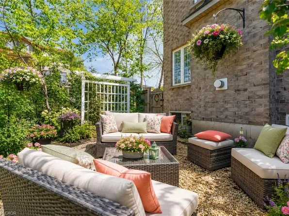 16 Westridge Dr, Hamilton, ON L9C 0C2