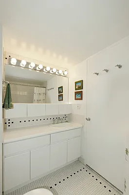 Rented by Tabak Real Estate | media 27