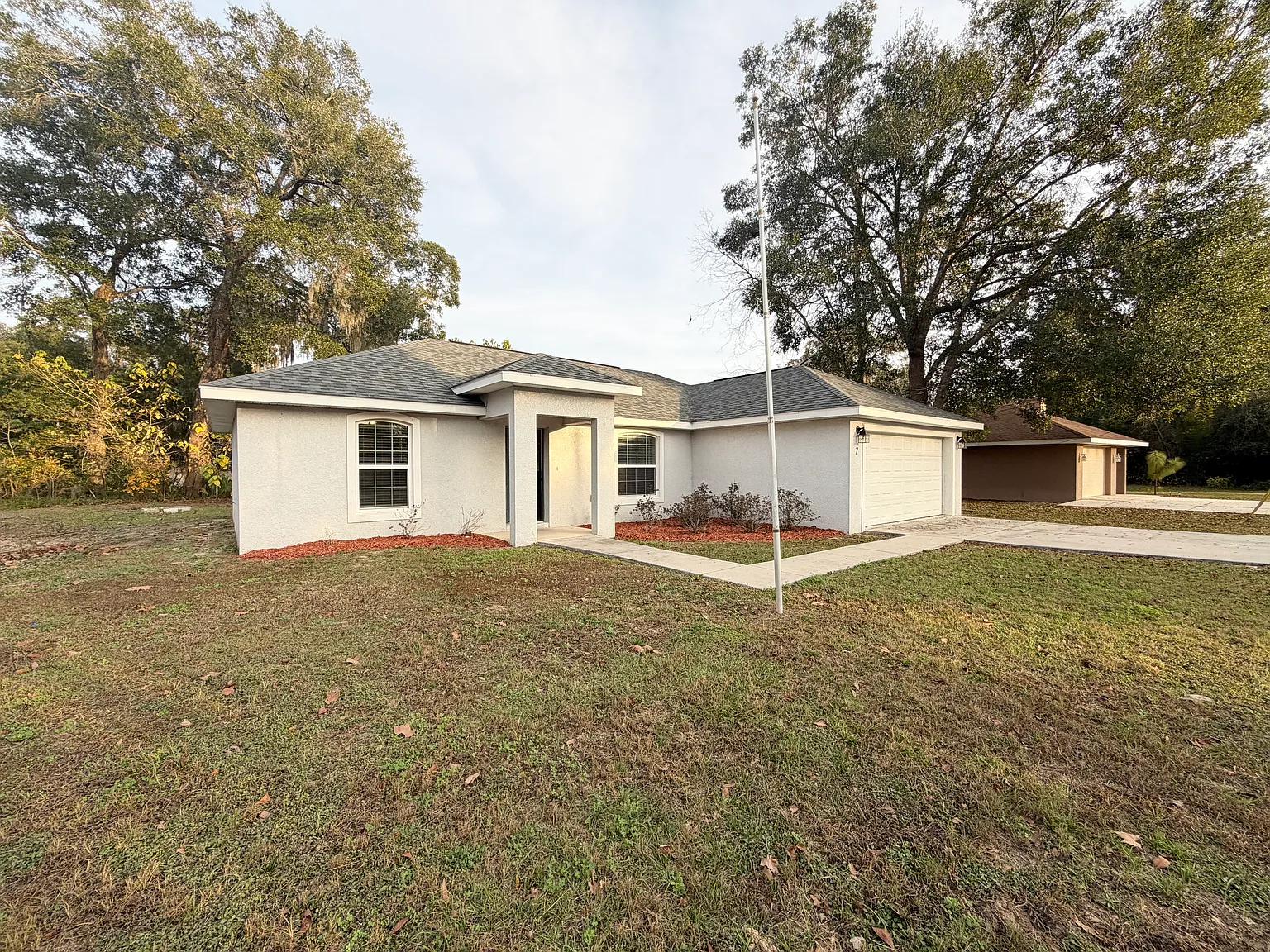 3 bed, 1282 sqft, $1,700 — Photo 2