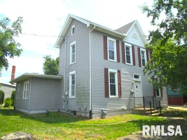 402 S 7th St, Pekin, IL 61554