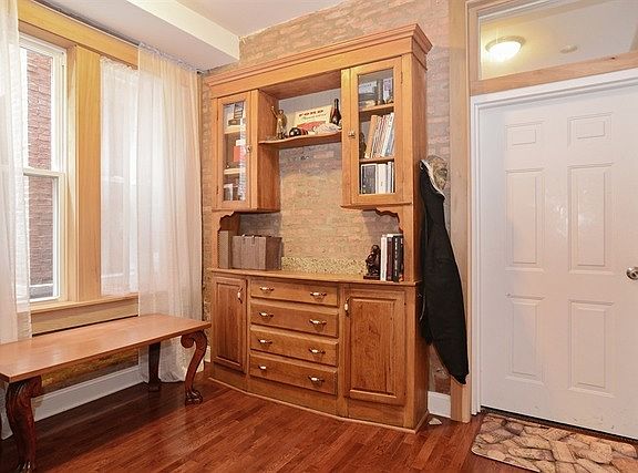 3rd image of 2318 W Augusta Blvd #1A