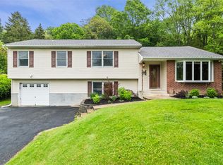 3 Westview Dr, Poughkeepsie, NY 12603