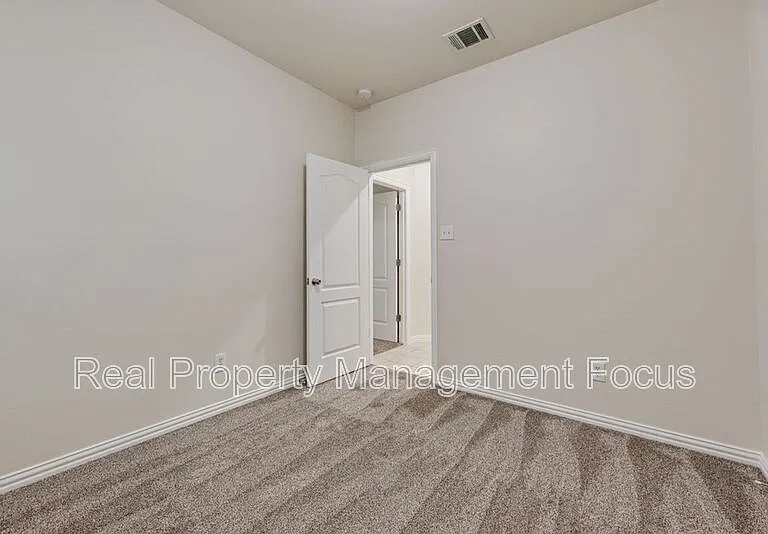 5037 Diamond Peak Ct — Photo 24