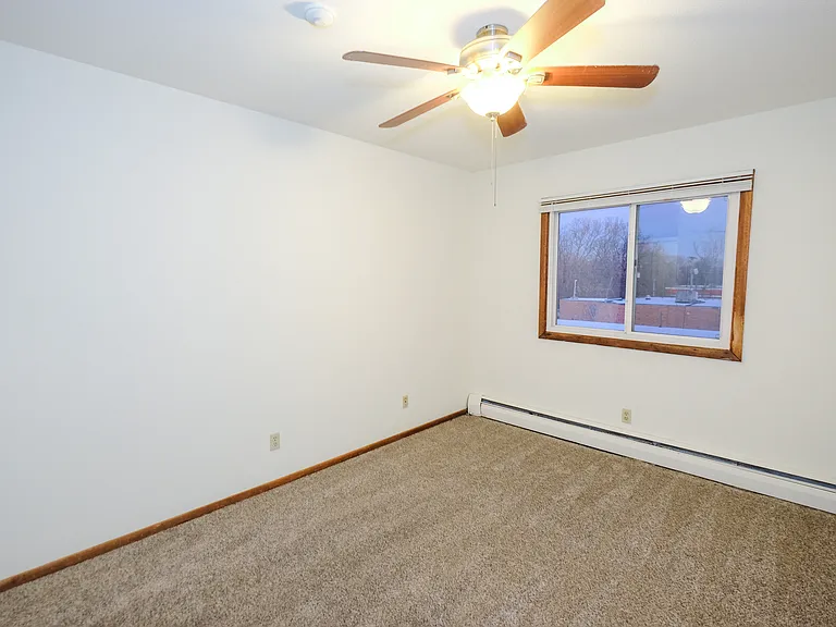 Colonial Apartments — Photo 13
