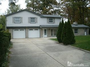 4240 Parkway Rd, Waterford, MI 48328