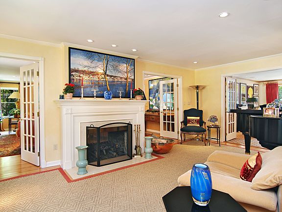 4th image of 72 Haverford Ave