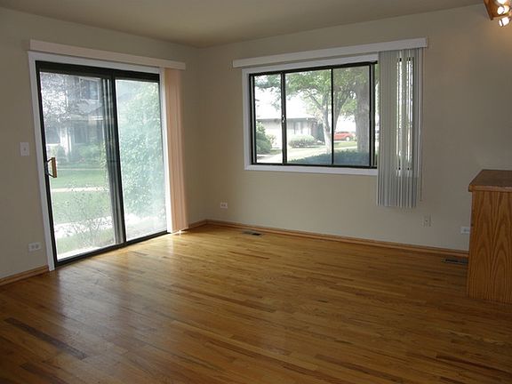2nd image of 2S727 Winchester Cir E Unit 2