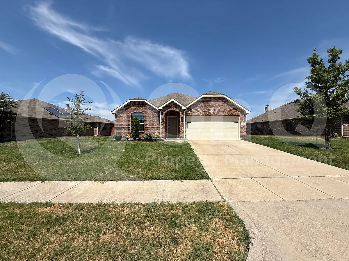 4 bed, 2.0 bath, 1737 sqft, $2,400 — Photo 2