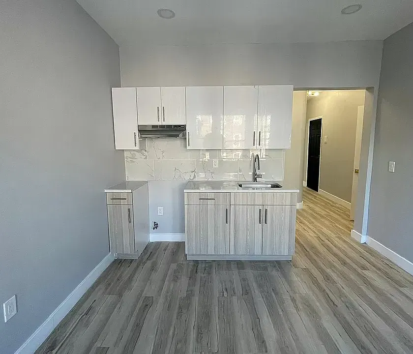 122 Corbin Ave #103