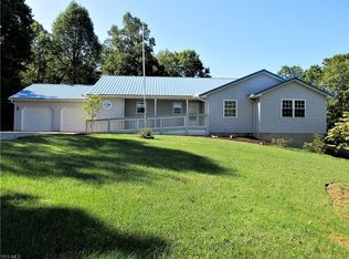 895 Bender Rd, Marietta, OH 45750