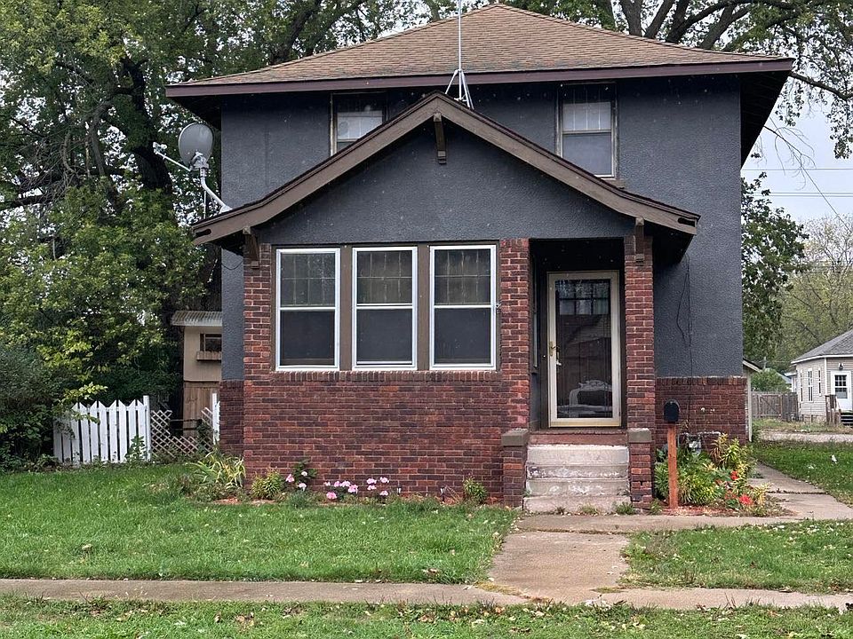 1st image of 102 9th St N