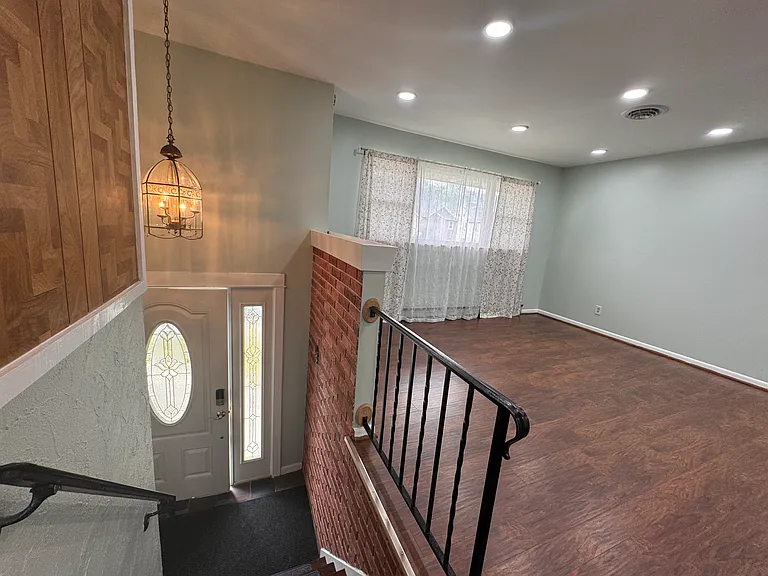 443 Bath Ave — Photo 38