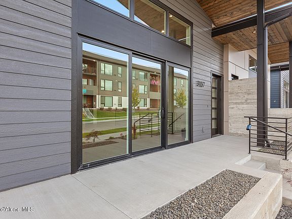 4th image of 3157 N Veneer Rd