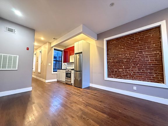 2nd image of 89 Grattan St APT 3L
