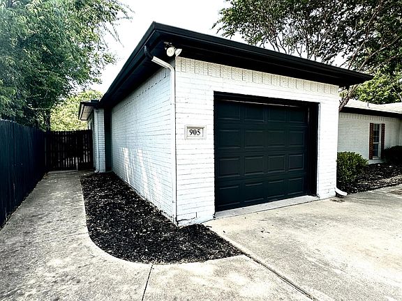 3rd image of 905 SE 10th St