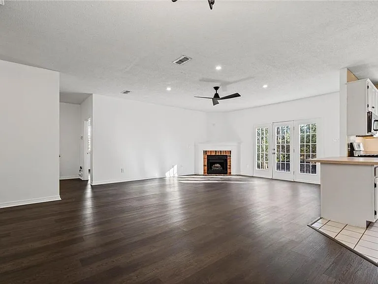 1263 Smithfield Rd E — Photo 6