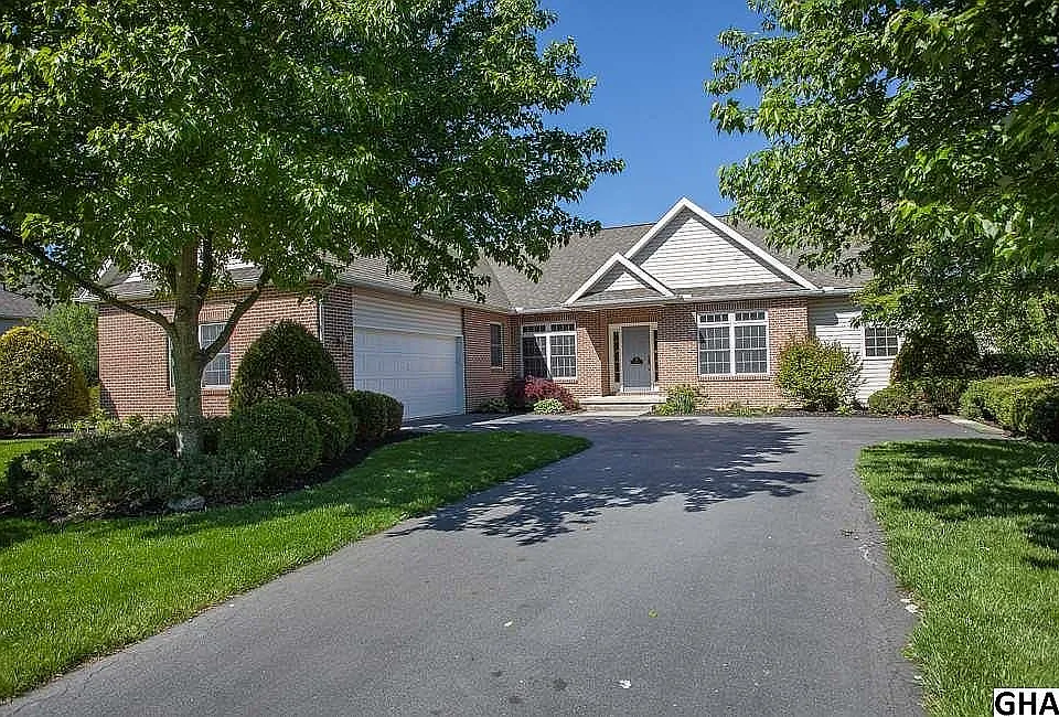 212 Taunton Dr