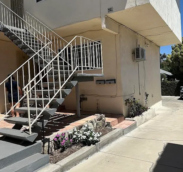 714 N Dillon St — Photo 1