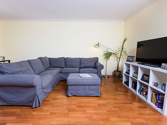 2nd image of 3649 Louisiana St #204