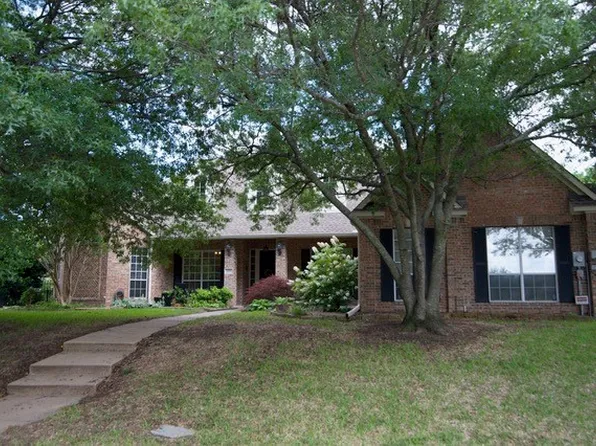 215 Mallard Lakes Dr, McKinney, TX 75072