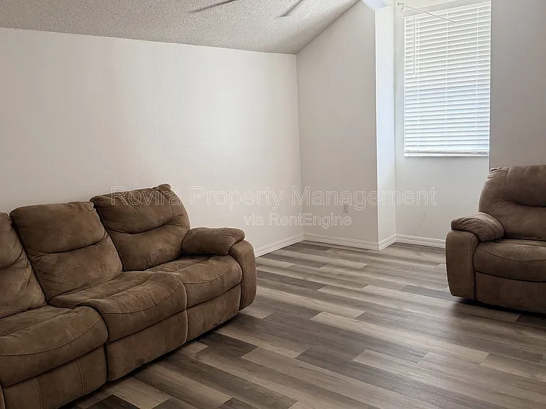 218 Ronaldale Ave — Photo 7