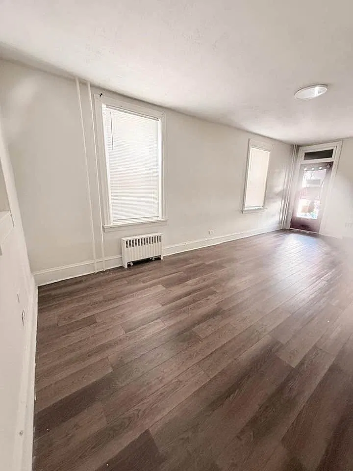 4 bed, 1.5 bath, 1244 sqft, $1,600 — Photo 1