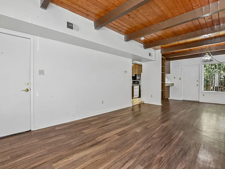 Alvarado Parkside — Photo 10