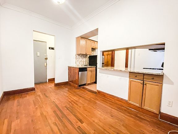 2nd image of 111 Greenwich Ave #2B