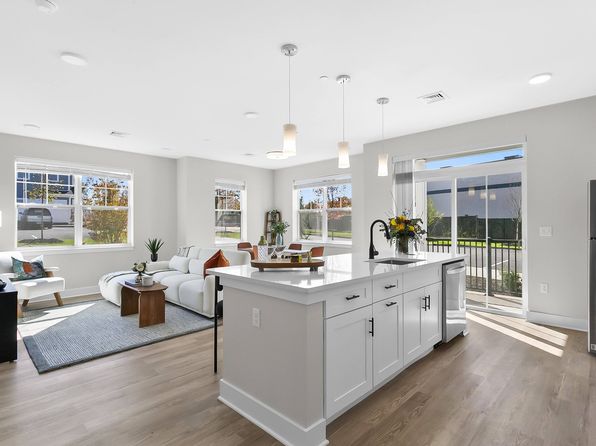 1802 Silas Deane Hwy #2201