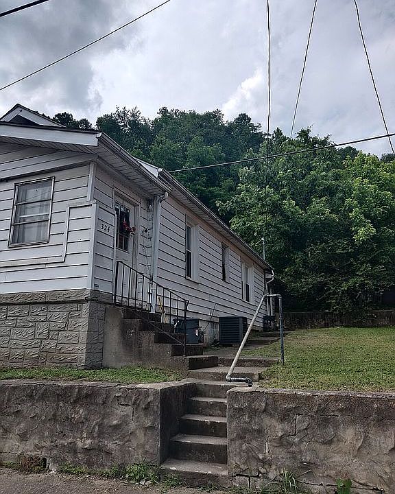 324 Main St, Gauley Bridge, WV 25085 Zillow