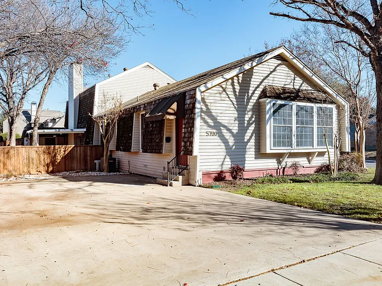 5700 Pershing Ave — Photo 12