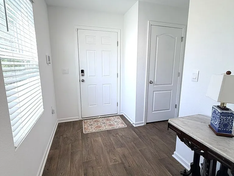 2734 Oak Stream Dr — Photo 2