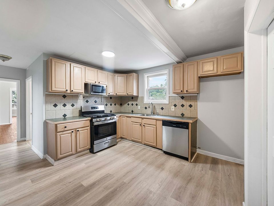 1st image of 2768 Vauxhall Rd Floor 2