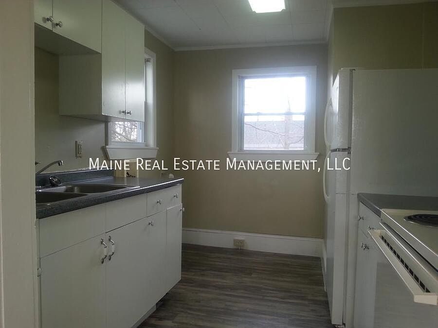 1st image of 192 Essex St #2