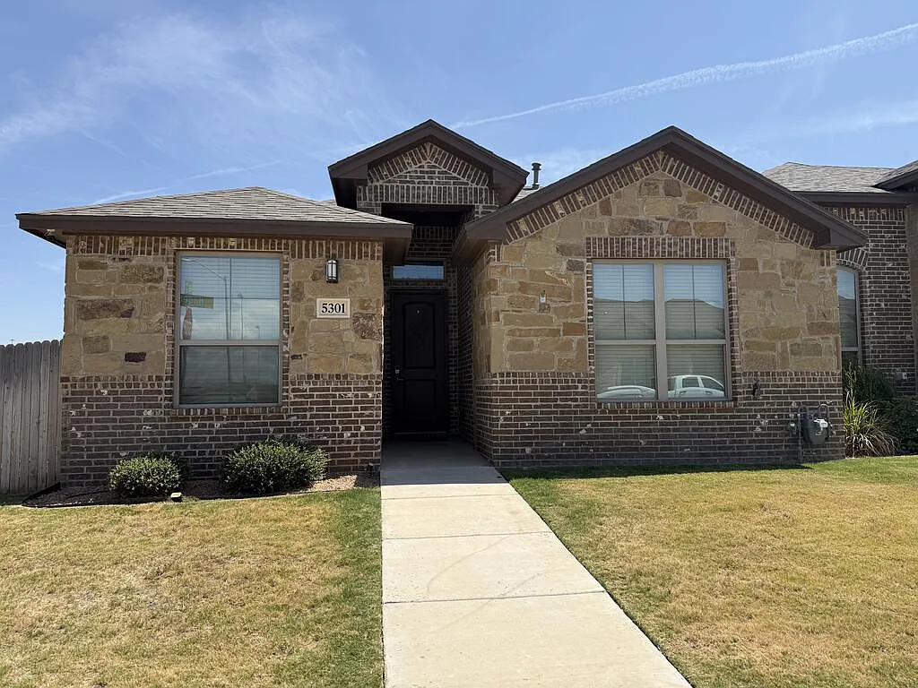 3 bed, 2.0 bath, 1579 sqft, $2,500 — Photo 1