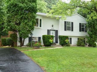 5652 Roundtree Dr, Woodbridge, VA 22193