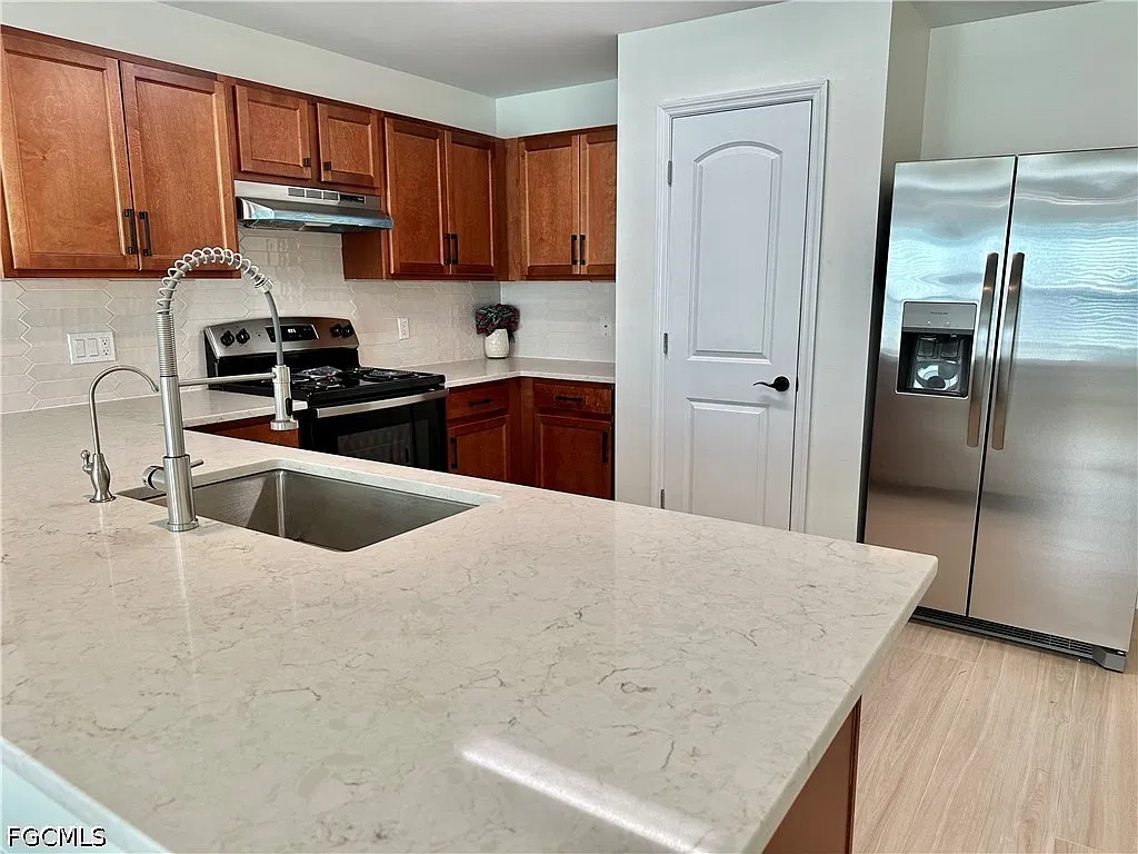 4 bed, 2.0 bath, 1401 sqft, $2,095 — Photo 4