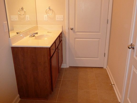3rd image of 2462 Lakeview Dr S