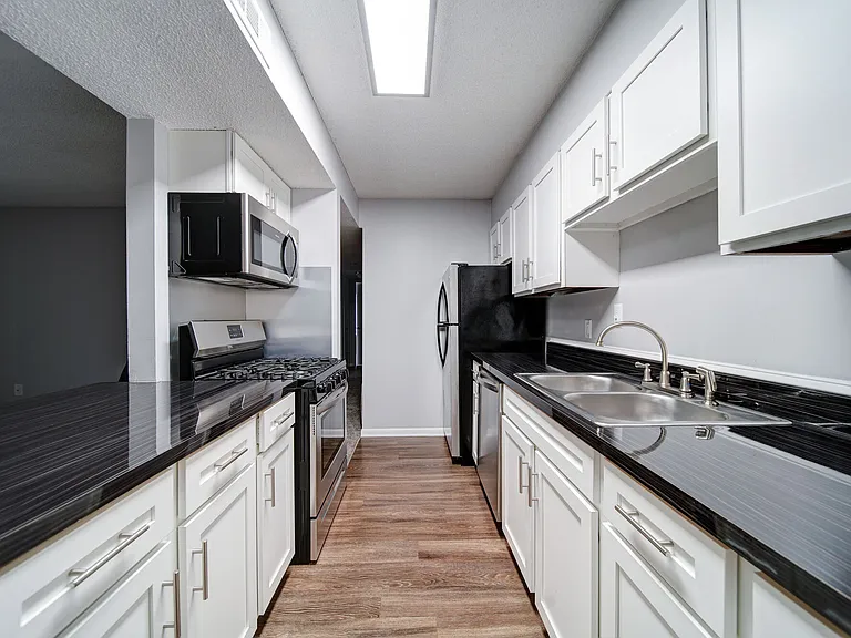 Falcon Pointe Apartments — Photo 14
