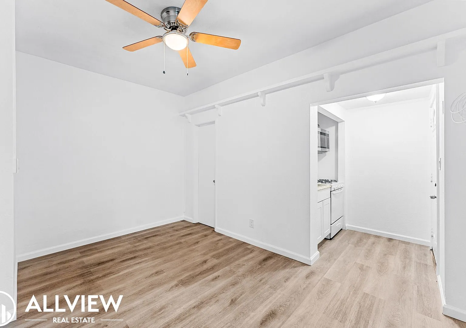 1208 North Van Ness Avenue — Photo 3