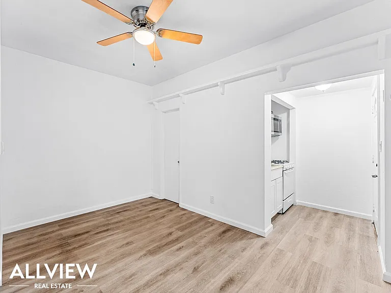 1208 North Van Ness Avenue — Photo 3