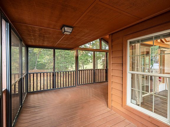 5th image of 180 Chimney Rdg