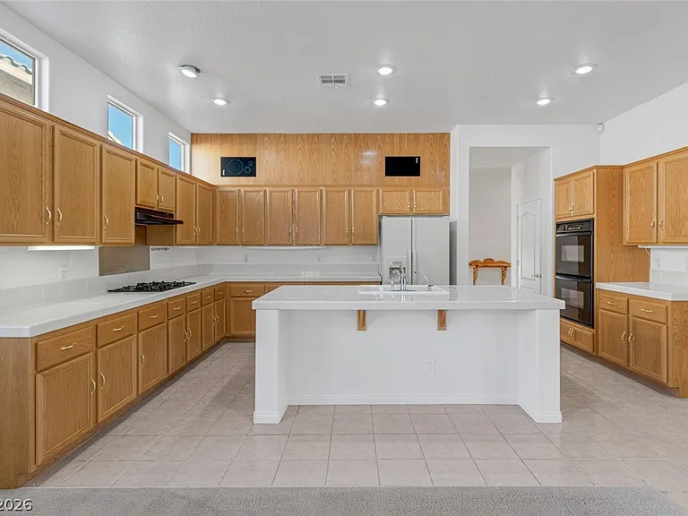 3131 Surf Spray St — Photo 12